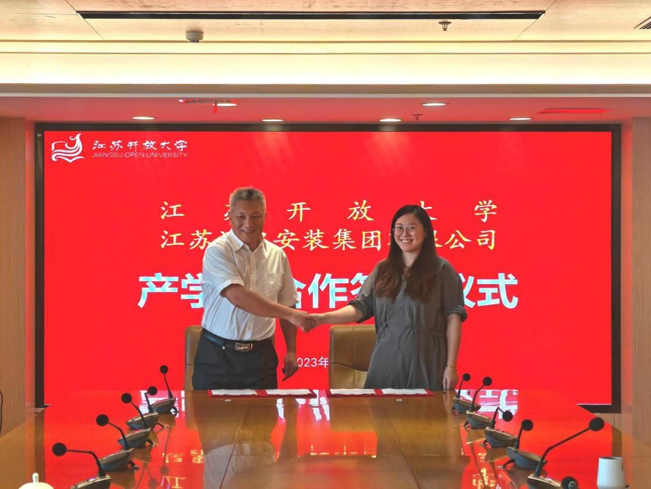 6  南宫娱乐副总司理刘永正修建工程学院第一党支部书记陈子璇签署横向课题协议.jpg